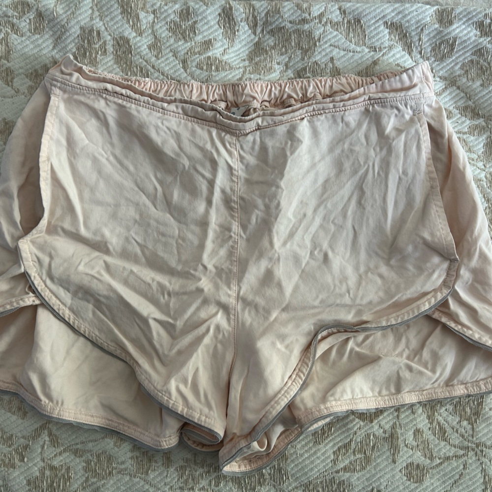 Lululemon light pink shorts very soft size 8